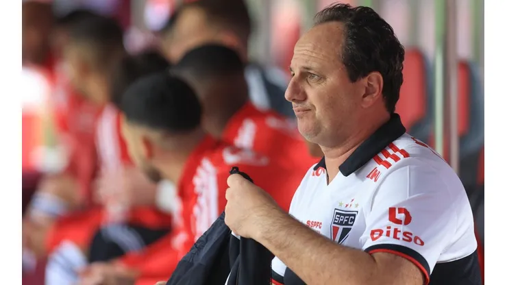 Marcello Zambrana/AGIF/ "Meus olhos sangram"; Torcida do São Paulo se irritam com dois titulares de Ceni em derrota.