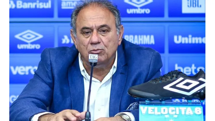 Foto: Lucas Uebel/ Grêmio - Denis no Grêmio.