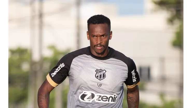 Jô abre jogo sobre saída do Corinthians e projeta estreia no Ceará