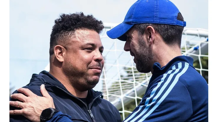 Foto: Gustavo Aleixo/Cruzeiro/Divulgação - Ronaldo Fenômeno e Pezzolano: dupla já iniciou os planos para 2023