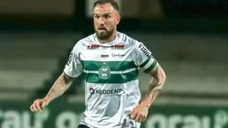 Foto: Robson Mafra/AGIF - Willian Farias: volante destacou a importância do jogo com Avaí para o Coritiba