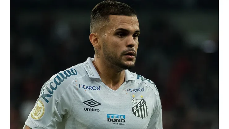 Robson Mafra/AGIF - Auro tem futuro indefinido no Santos
