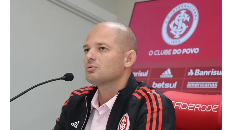 Foto: Ricardo Duarte/Inter/Divulgação - William Thomas: executivo se manifestou sobre as situações do técnico e do volante
