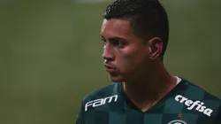 Renan com a camisa do Palmeiras, chega ao Shabab (Foto: Ettore Chiereguini/AGIF)