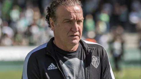 Foto: Robson Mafra/AGIF – Sem chances com Cuca, o defensor deve atuar na Bulgária