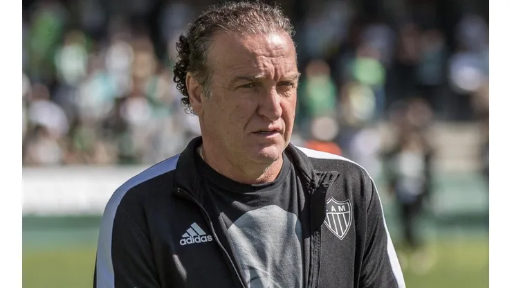 Foto: Robson Mafra/AGIF - Sem chances com Cuca, o defensor deve atuar na Bulgária