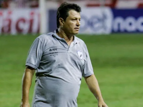 Adílson Batista lamenta sequência negativa do Londrina e define foco do Tubarão na Série B