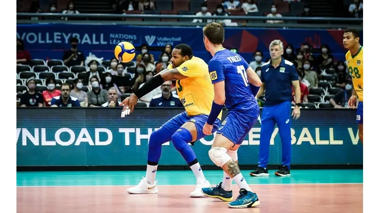 Leal (com a bola) é um dos principais nomes do Brasil