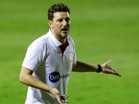 "Ele me pediu para cair"; Jogador do Náutico dá detalhes sobre bate-boca com Elano