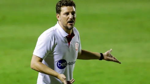 Foto: Rafael Vieira/AGIF - Elano se envolveu em polêmica com jogador do Náutico