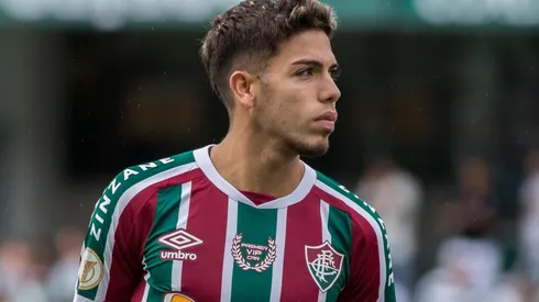 Nonato com a camisa do Fluminense (Foto: Robson Mafra/AGIF)