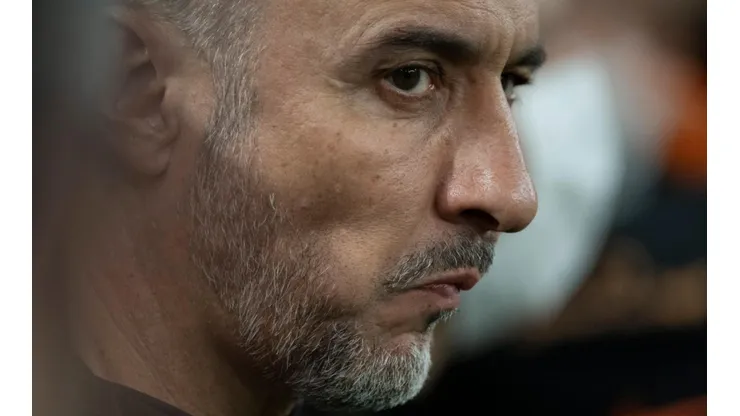 Decisão da CBF irrita Fiel e causa tormento a Vitor Pereira no Corinthians