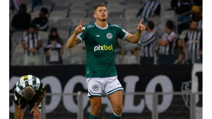 Fernando Moreno/AGIF - Pedro em ação pelo Goiás.