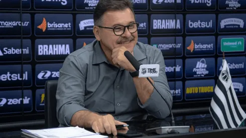 Foto: Wilton Hoots / Ceará SC - Robison age e encaminha renovação com meia do Ceará