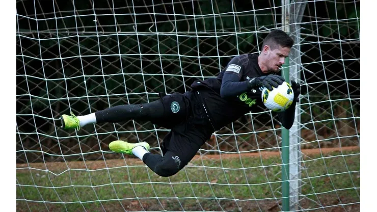 Foto: Rosiron Rodrigues/Goiás EC | Tadeu registrou 26 defesas difíceis até aqui