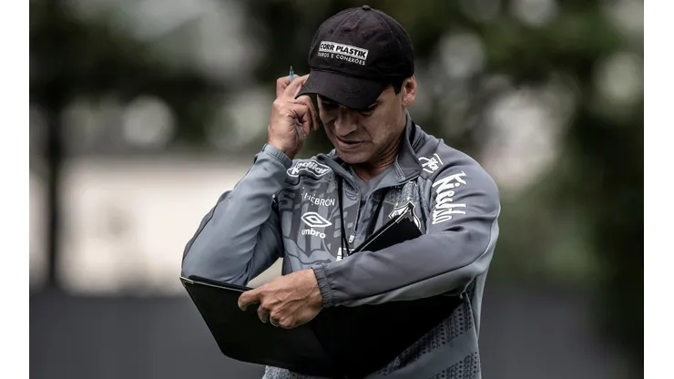 Foto: Ivan Storti/Santos FC - Bustos recusou André Anderson no início do ano quando comandava o Santos