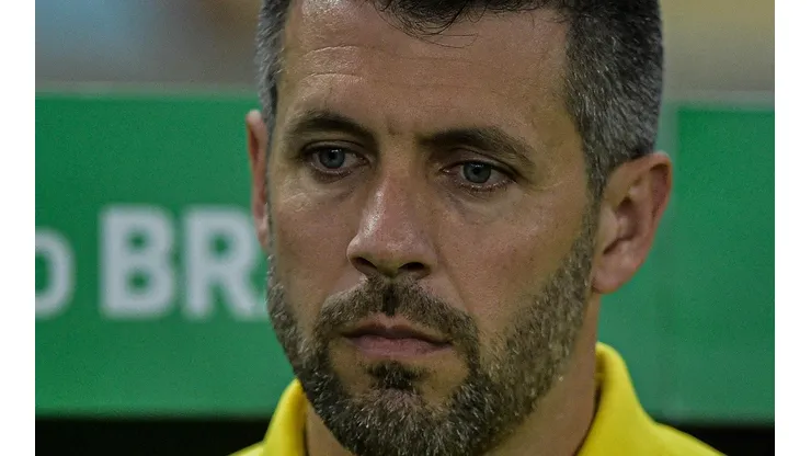 “Tem problema...”; Pezzolano contesta expulsão e revela bastidores sobre cobrança