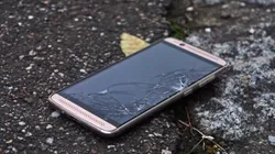 Celular explode enquanto criança de 6 anos assistia vídeos. Foto: Pixabay.