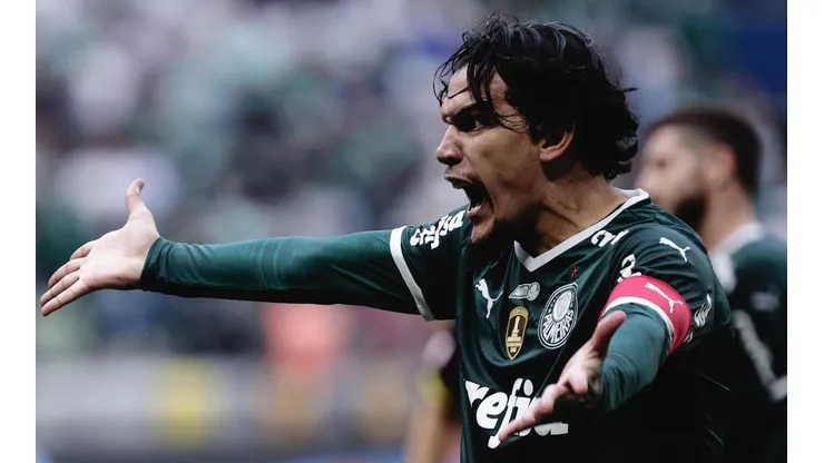 Foto: Ettore Chiereguini/AGIF - Gómez reclamou em campo.