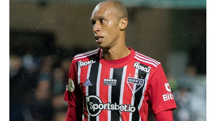 Miranda foi expulso nas quartas de final e não está disponível no São Paulo (Foto: Robson Mafra/AGIF)