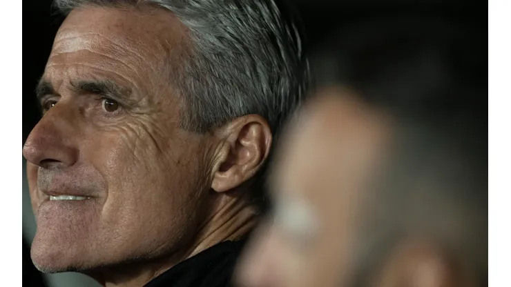 Jorge Rodrigues/AGIF/ "Não conseguimos encontrar o caminho"; Luiz Castro é sincero sobre empate do Botafogo com o lanterna do Brasileirão.