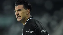 Foto: Thiago Ribeiro/AGIF | Cuesta teria sido agarrado pelo pescoço na reta final do primeiro tempo