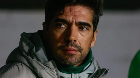 Abel Ferreira durante partida entre Grêmio e Palmeiras, no Estádio Francisco Stédile, pelo Campeonato Brasileiro, no dia 04/07/2024.