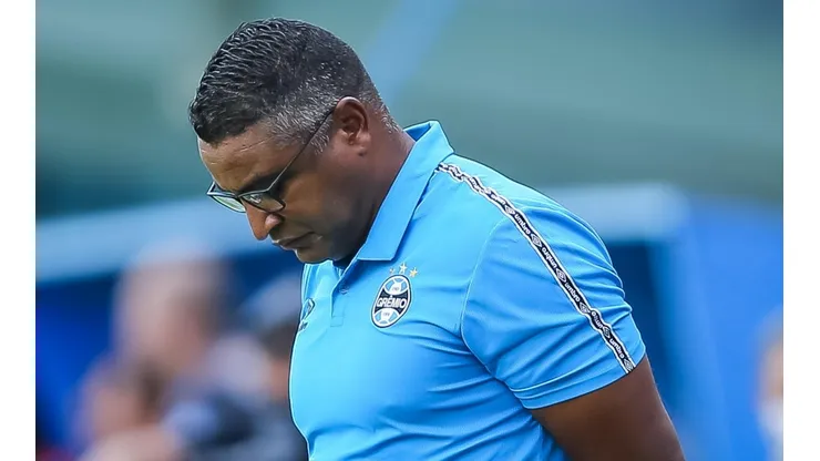 Pedro H. Tesch/AGIF - Roger no comando do Grêmio.