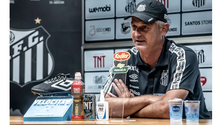 Foto: Ivan Storti/Santos FC - Lisca aprovou o rendimento de Bryan Angulo nos treinos e tem dado chance ao equatoriano