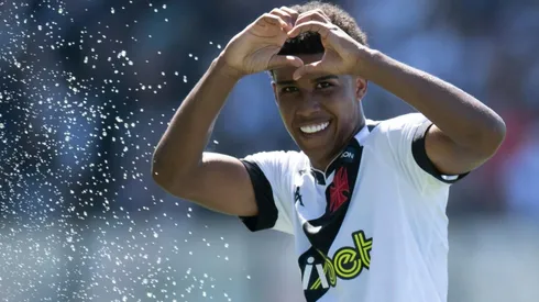 Andrey Santos deve renovar com o Vasco (Foto: Jorge Rodrigues/AGIF)