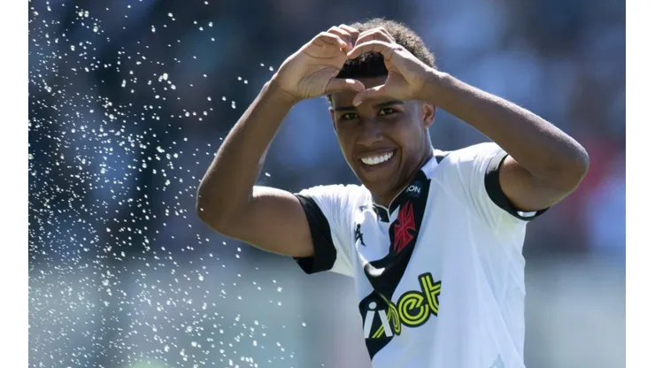 Andrey Santos deve renovar com o Vasco (Foto: Jorge Rodrigues/AGIF)