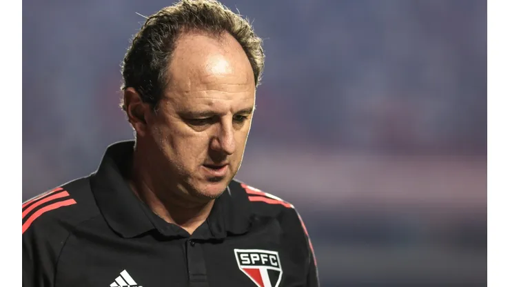 Agif/Marcello Zambrana - Rogério Ceni precisa driblar mudança para o jogo contra o América