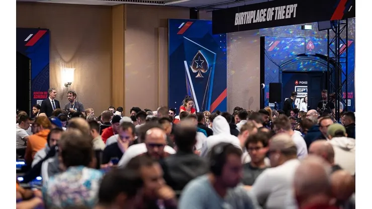 Salão lotado do EPT Barcelona (Foto: Danny Maxwell/PokerStars)