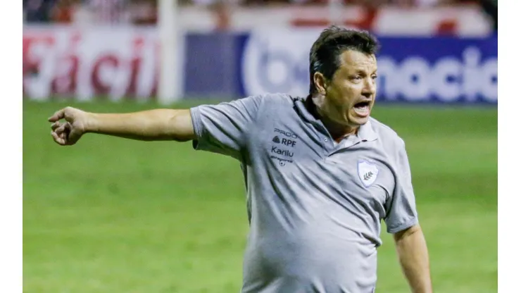 Foto: Rafael Vieira/AGIF | Adilson Batista se revolta na Série B