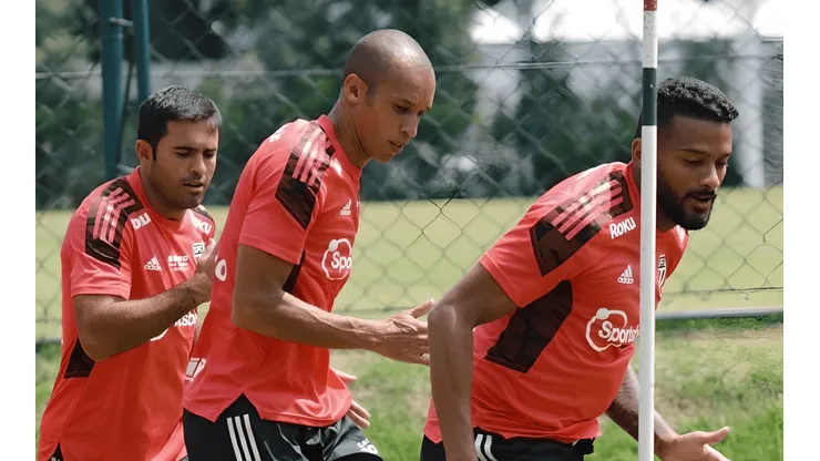 São Paulo quer as renovações de Miranda e Reinaldo (Foto: Rubens Chiri/São Paulo FC)
