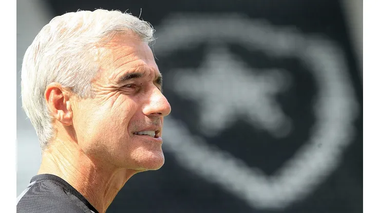Foto: Vítor Silva/Botafogo - Luís Castro ganhou 10 reforços na janela de meio de ano