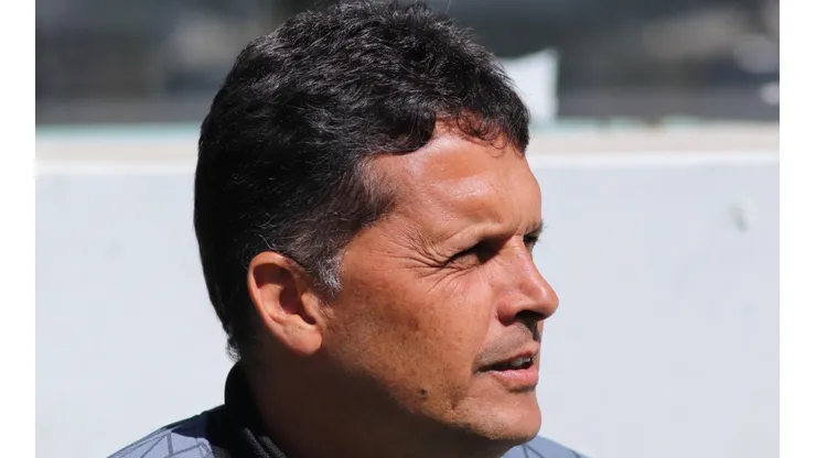 Foto: Joao Vitor Rezende Borba/AGIF - Claudinei pode ganhar reforço para o meio-campo