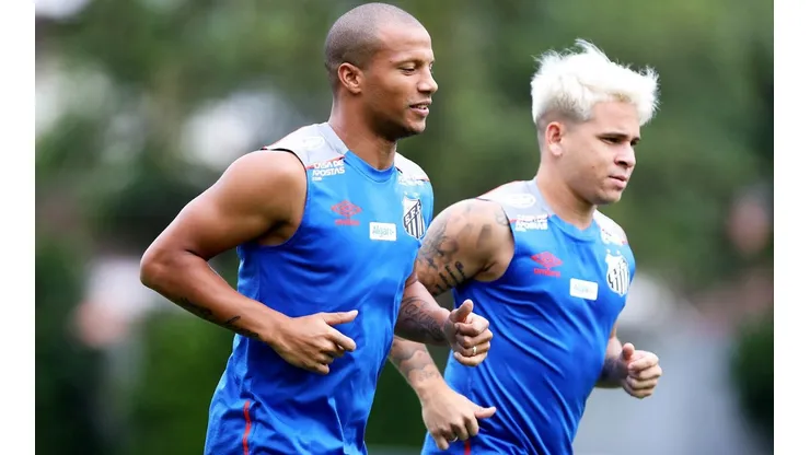 Foto: Pedro Ernesto Guerra Azevedo/Santos FC - Sánchez e Soteldo são dois estrangeiros no elenco do Peixe