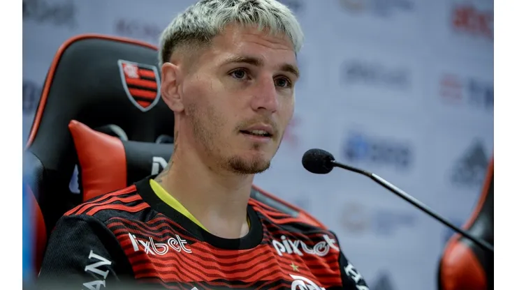 Flickr Oficial do time: Marcelo Cortes/Flickr Oficial Flamengo - Guillermo Varela fica sabendo quando deve jogar com o Flamengo
