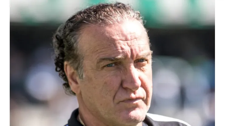 Robson Mafra/AGIF/ "Precisou ser contido"; titular de Cuca se irrita com torcida e tem que ser contido após substituição.