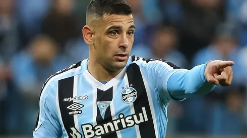 Pedro H. Tesch/AGIF - Diego Souza pelo Grêmio.