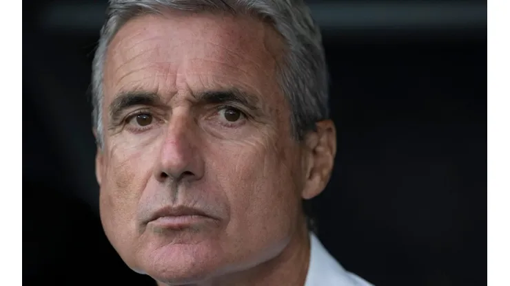 Luís Castro diz ‘sim’ e atacante pode estar de saída Botafogo