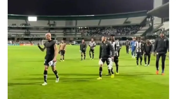 Foto: Reprodução Twitter | Maicon puxa a fila e elenco do Santos 'zomba' de rival no BR22