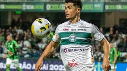Foto: Robson Mafra/AGIF - Egídio: lateral está à disposição do Coritiba para o fim de semana