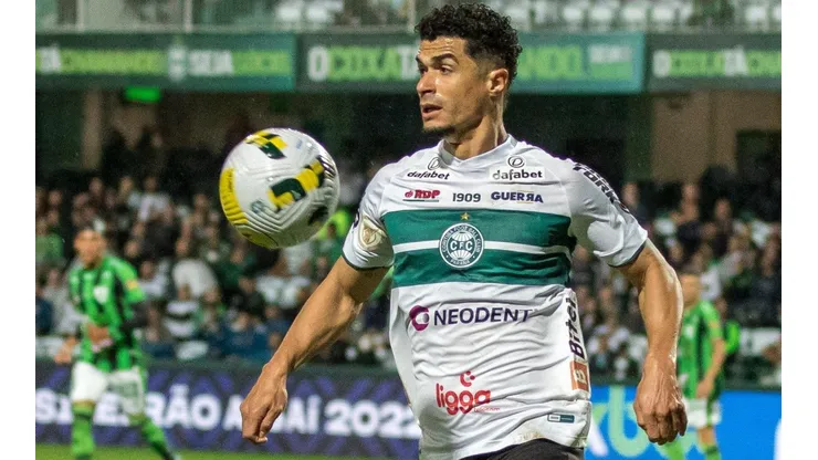 Foto: Robson Mafra/AGIF - Egídio: lateral está à disposição do Coritiba para o fim de semana