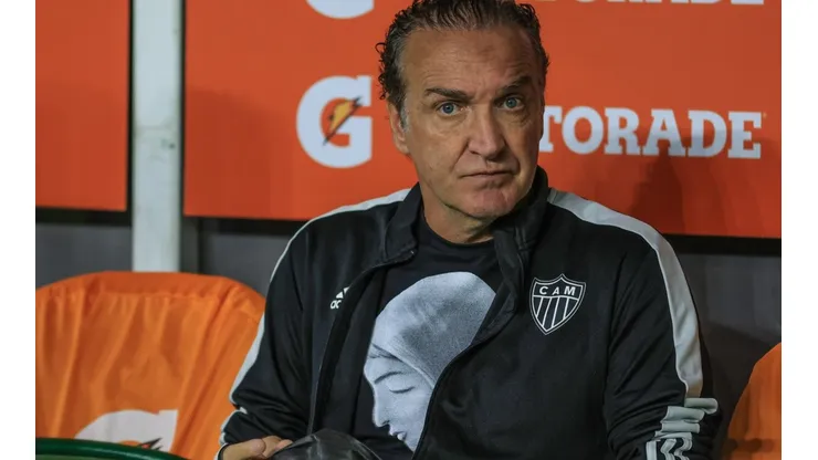 Foto: Marcello Zambrana/AGIF - Cuca não escondeu irritação com atitude de Vargas, que amarga problemas extracampo no Galo