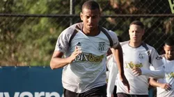 Diego Almeida/PontePress/ Mateus Silva e +5; Hélio dos Anjos liga sinal de alerta para pendurados contra o Brusque.