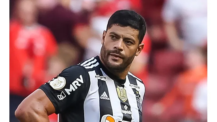 Hulk deixa clubismo de lado e se rende a estrela do Palmeiras