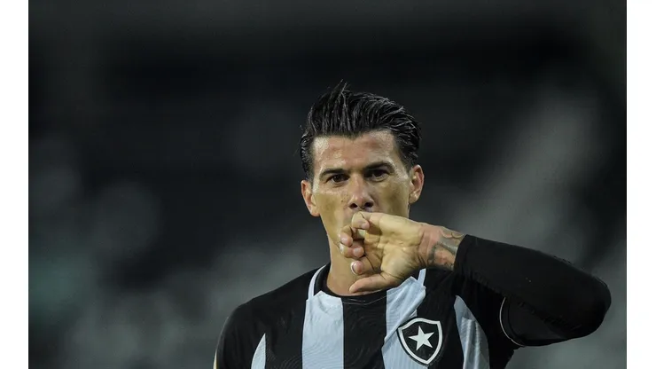 Inter olha para 2023 e situação de Cuesta, emprestado ao Botafogo, é esclarecida no mercado