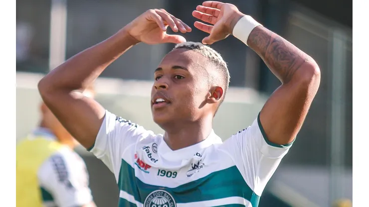 Foto: Gabriel Machado/AGIF - Igor Paixão: atacante está de saída do Coritiba